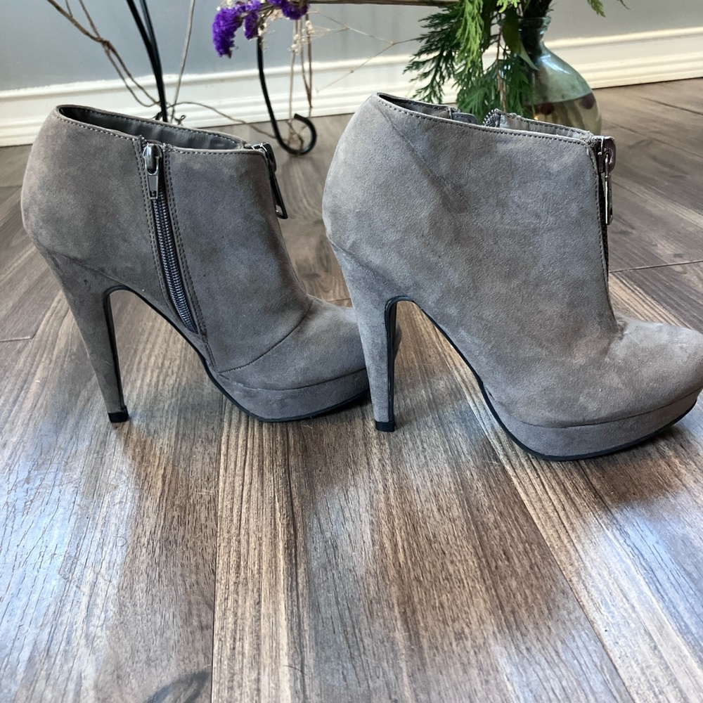 Guess Gray Heeled Boots with Suede Finish and Stiletto Heel